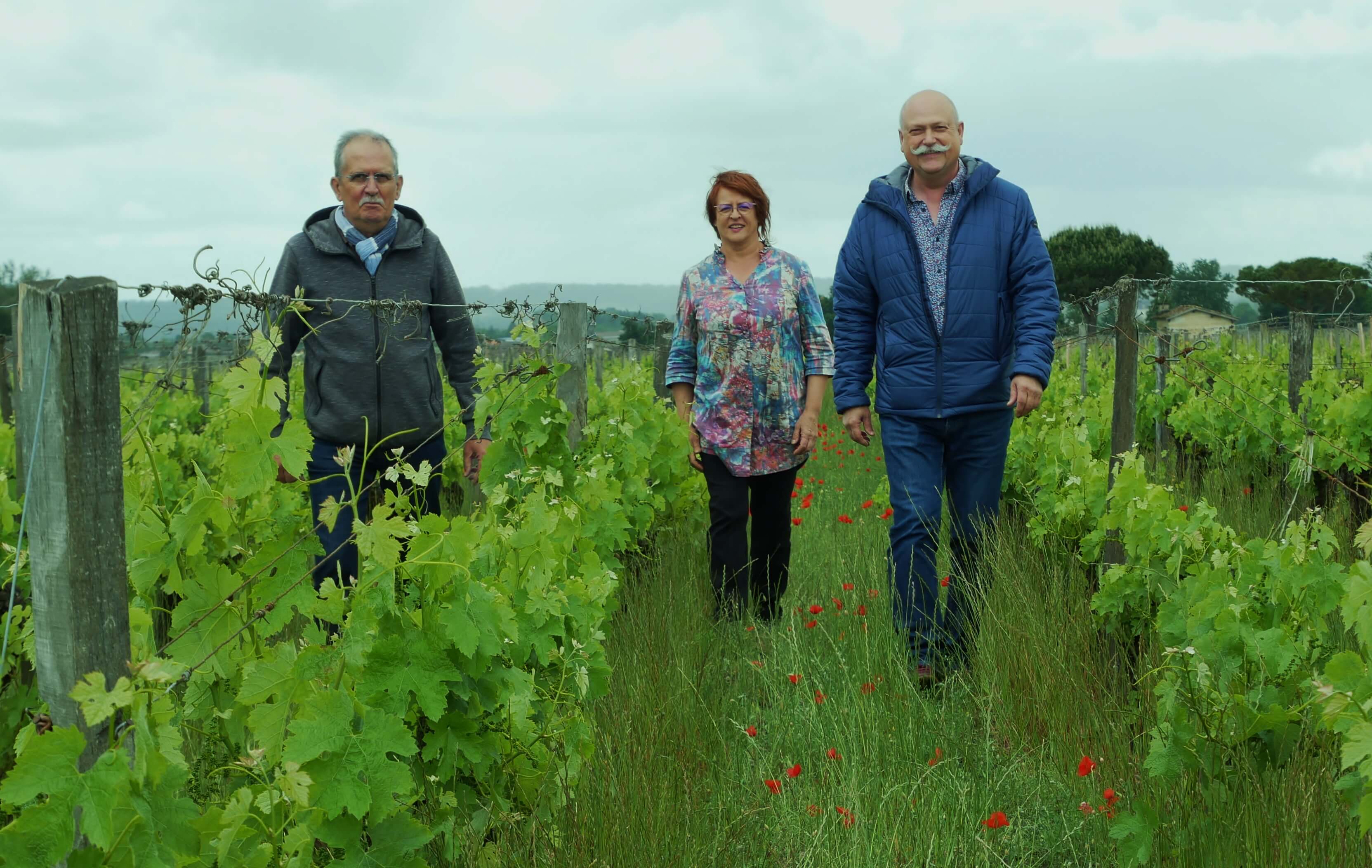 Maurice, Christine et Christian dans les vignes